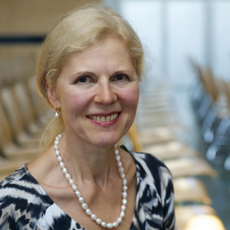 Dr. Eva Adler